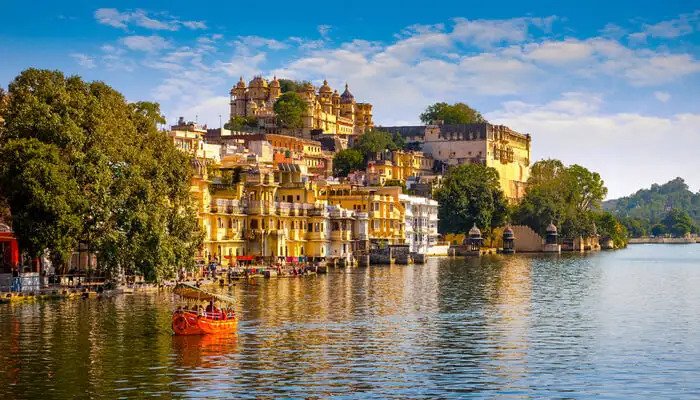 Top Places to Include in Udaipur Sightseeing Tour Packages