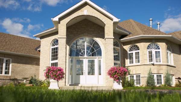 The Pros and Cons of Owning a Luxury Home in Louisiana